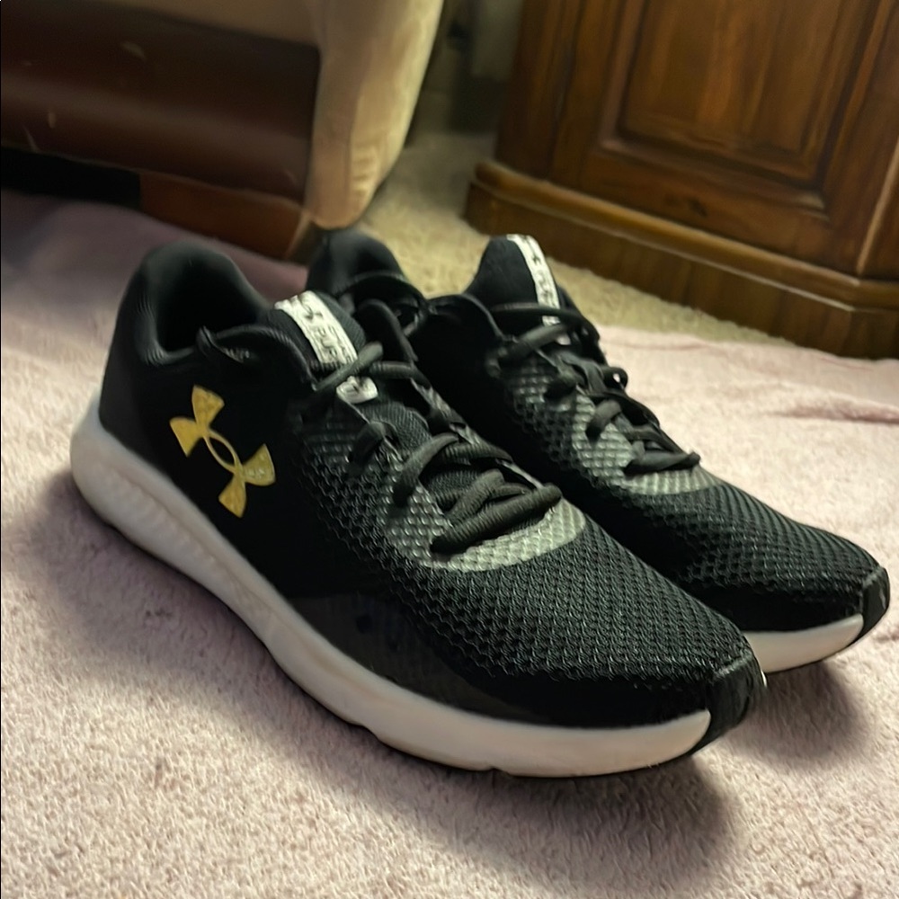 Under Armour Black and Gold Athletic Shoes Lightweight Performance